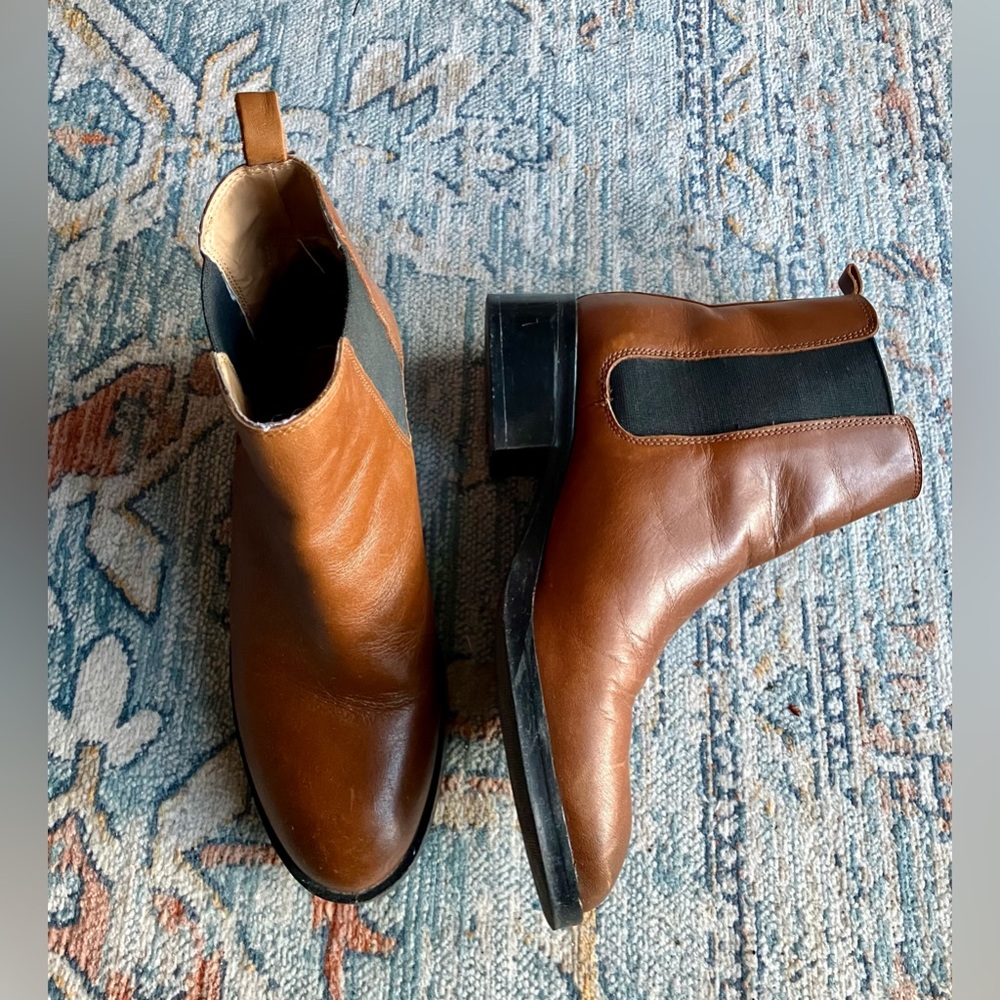 Zara Chelsea boots, from Zara Basic Collection. Size 35.